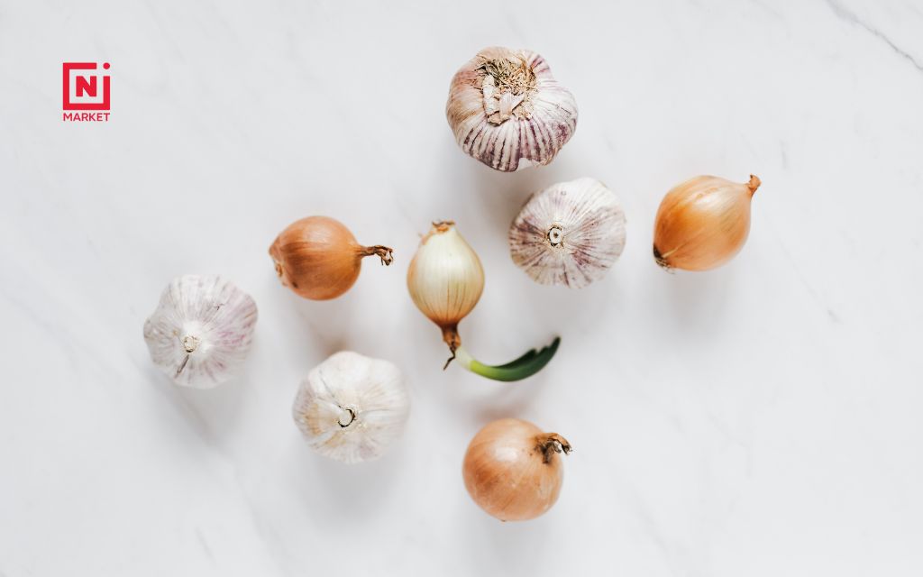 Clove of raw garlic: Sharp, spicy, almost aggressive