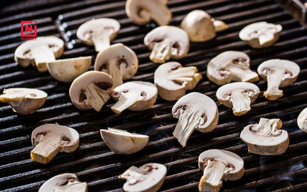 Comparison chart of best mushroom varieties for grilling including portobello and shiitake